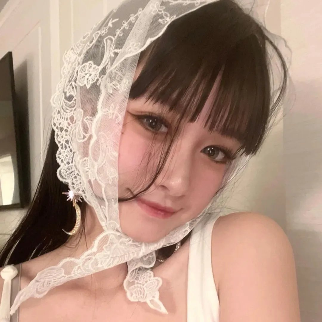 这名男子，捡到了人鱼。